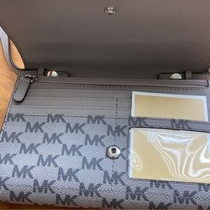 Michael Kors Grey crossbody wallet bag. New perfect condition.